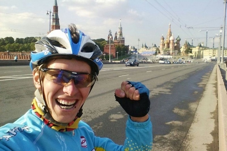 Велосипедист из Казахстана доехал до Москвы за 16 дней