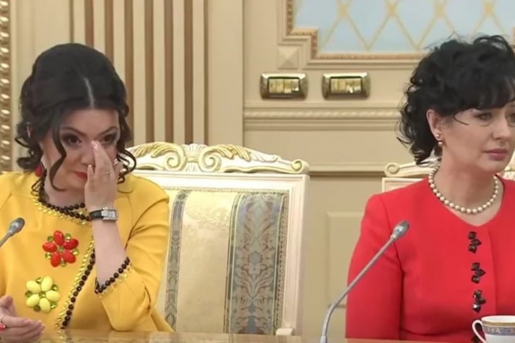 Назарбаев заставил женщин прослезиться
